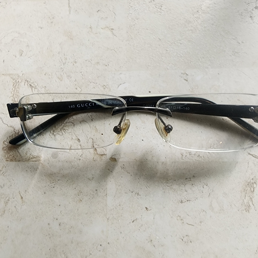 Men Gucci eye glasses